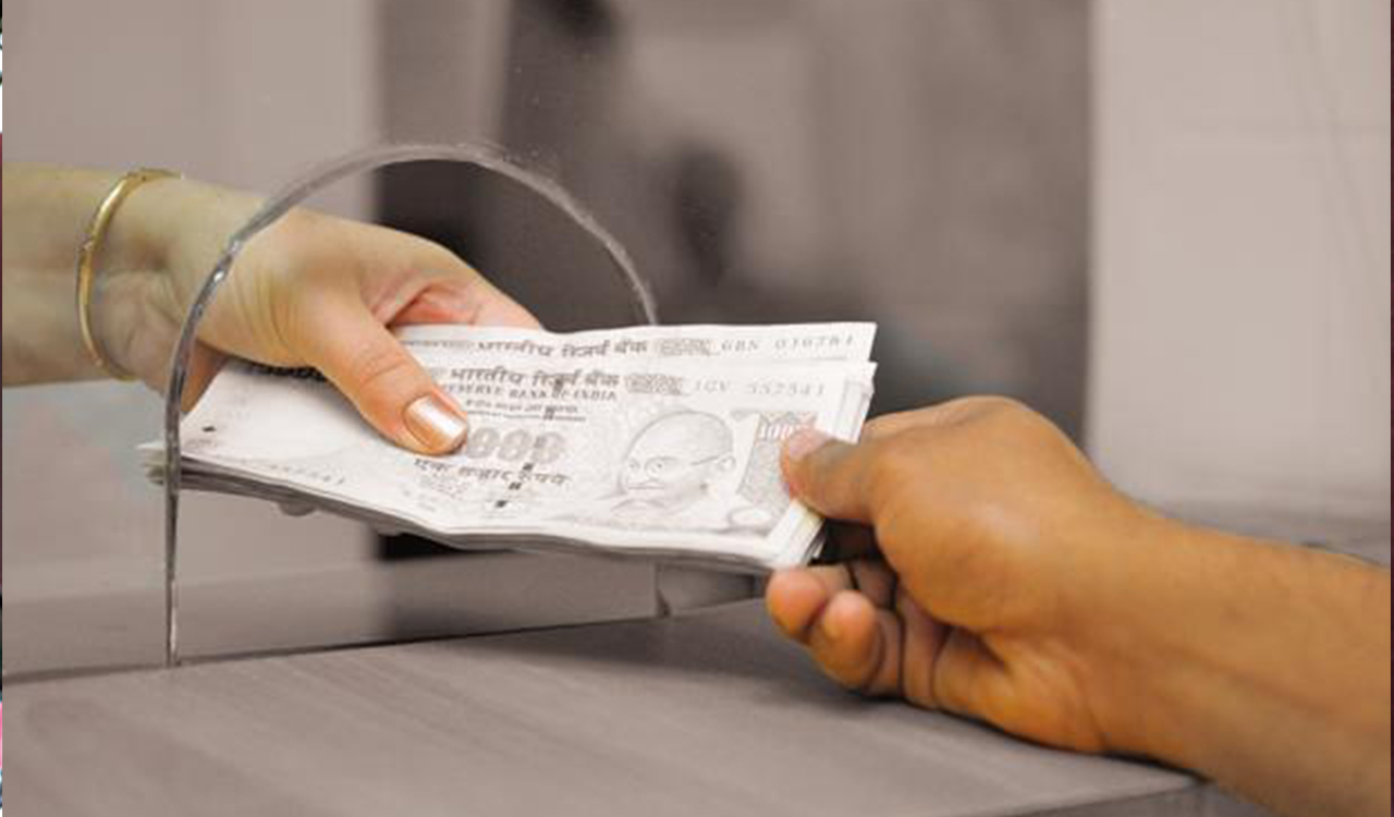 Telangana: BRS leaders extend financial support to daughters of farmer who ended life in Siddipet