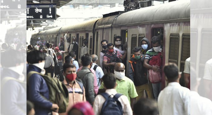 Signal glitch near Mumbai disrupts Central Railway’s local train services