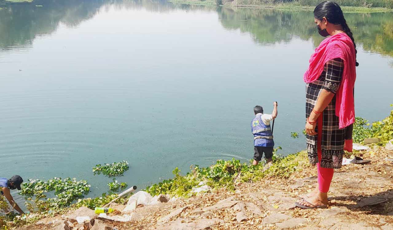 GHMC takes up anti-larval operations along Musi to check mosquito menace