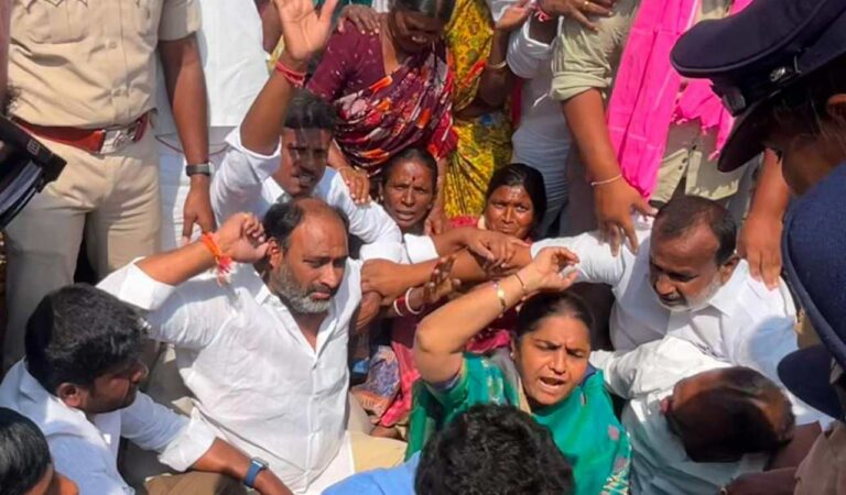 Narsapur MLA V Sunitha Lakshma Reddy staging a protest at Lakshmapur in Gummadidala mandal of Sangareddy supporting villagers opposing GHMC dump yard.