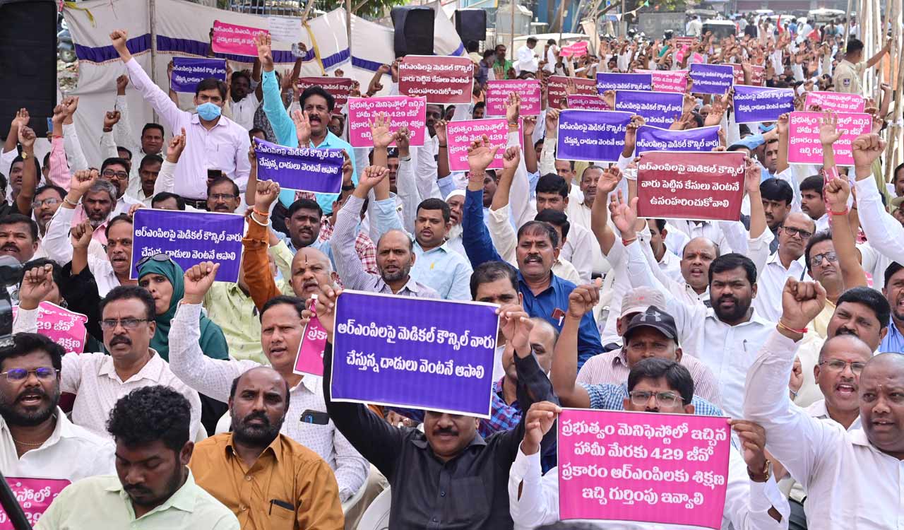 Telangana: RMPs accuse Medical Council of harassment, stage protest at Dharna Chowk