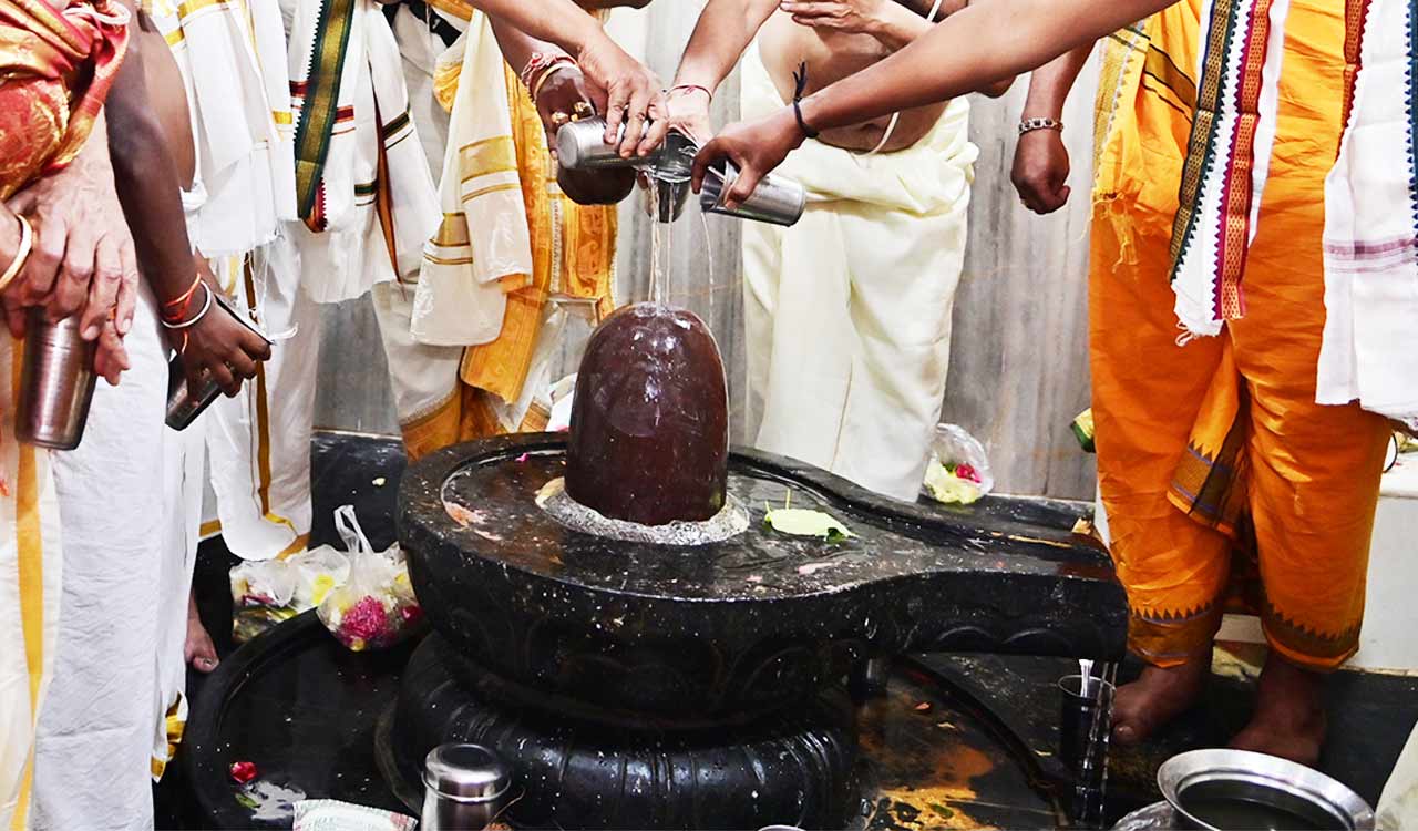Lord Shiva temples packed with devotees in Telangana’s Adilabad