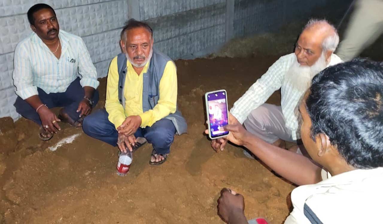 Telangana: Villagers catch trespassers digging for suspected treasure in Medak’s Manoharabad