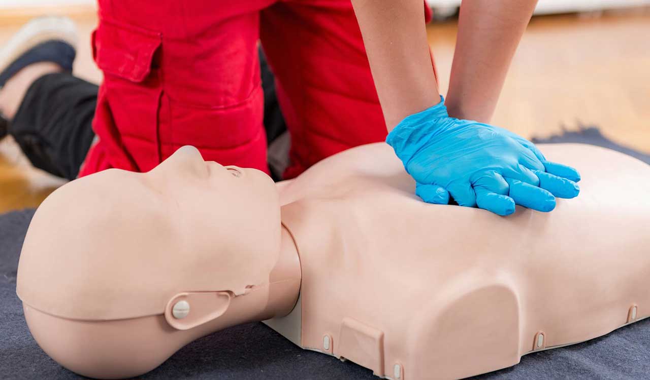 Telangana: SI saves devotee’s life by performing CPR in Peddapalli