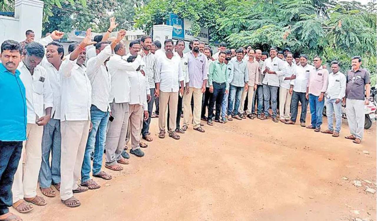 Udandapur reservoir: Jadcherla farmers protest for better compensation