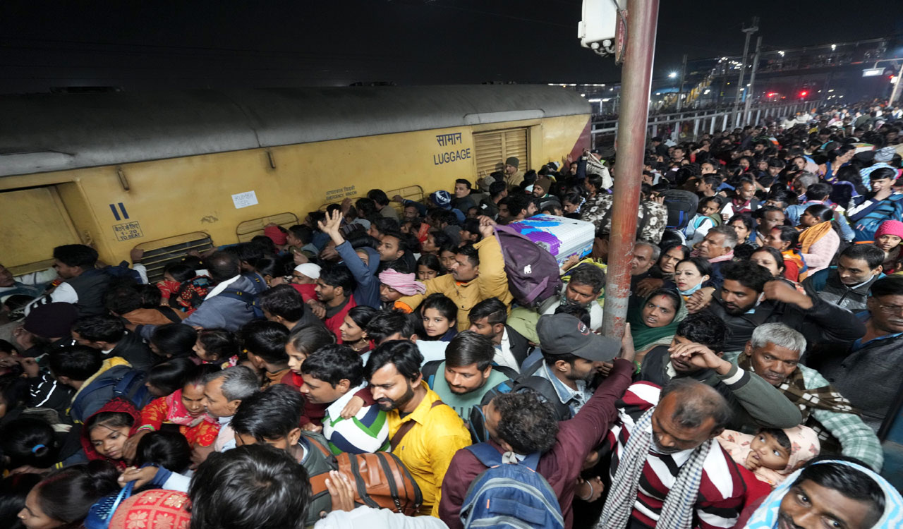 Stampede deaths: Delhi Police to investigate about stampede in railway station