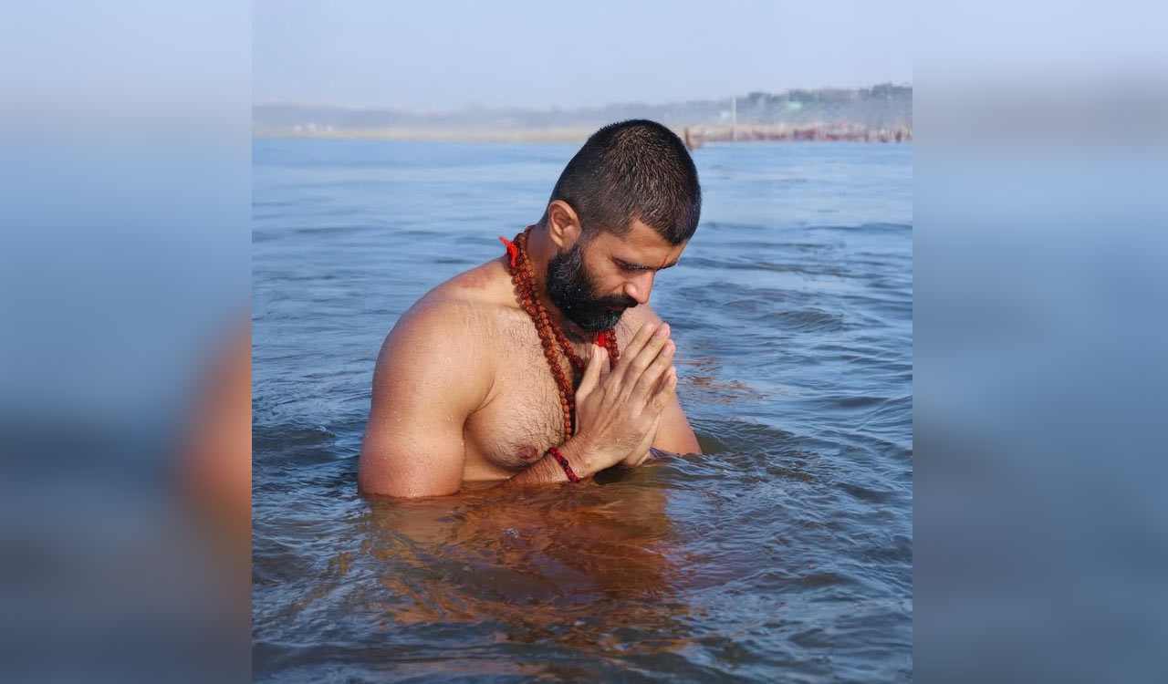 Vijay Deverakonda takes holy dip at Maha Kumbh
