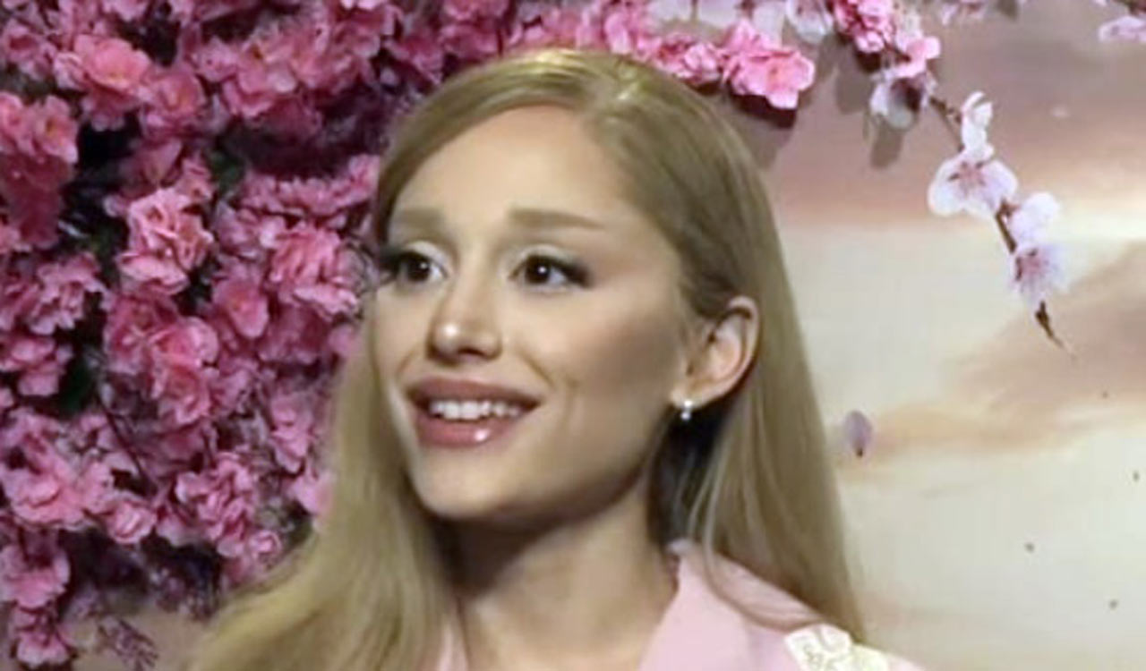 Ariana Grande likes to play online games with strangers