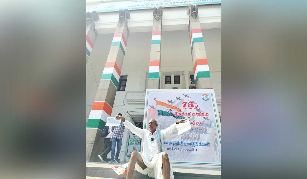 Telangana: Farmer who sat in protest before Gandhi Bhavan gets his bonus dues paid