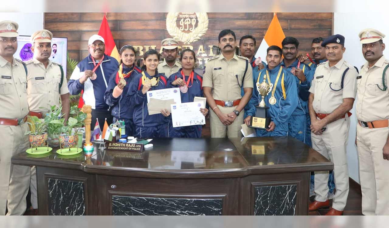 Kothagudem SP congratulates winners of police sports meet