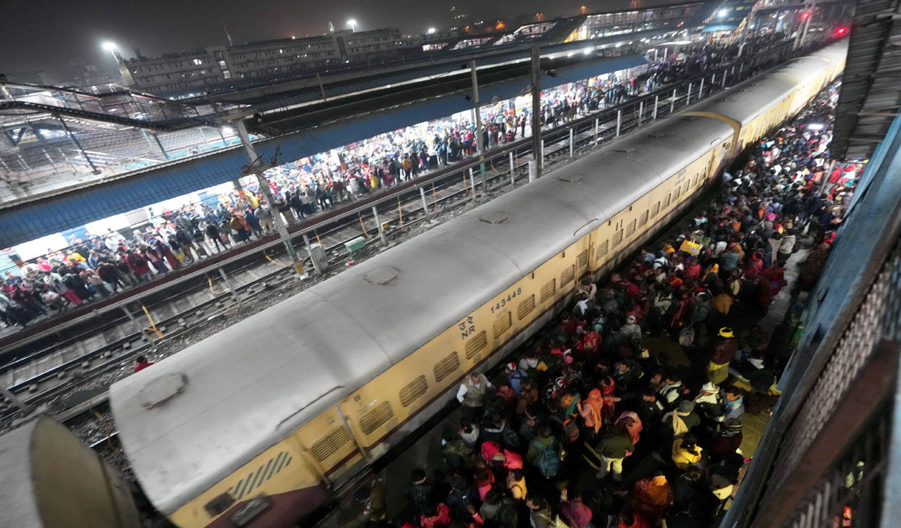 18 deaths in stampede at New Delhi Railway Station
