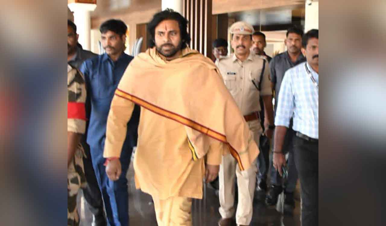 Pawan Kalyan begins temple tour to Kerala,Tamil Nadu