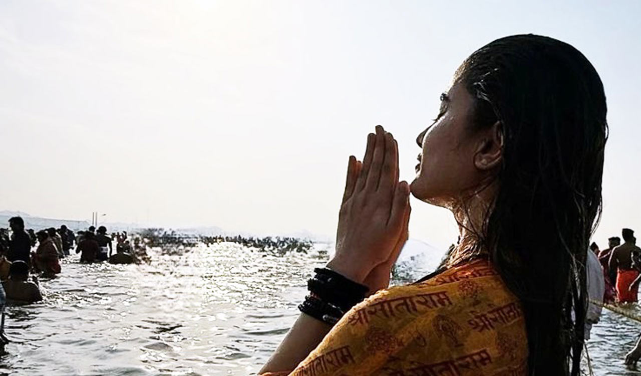 Rasha Thadani share glimpse of taking holy dip, praying at Maha Kumbh