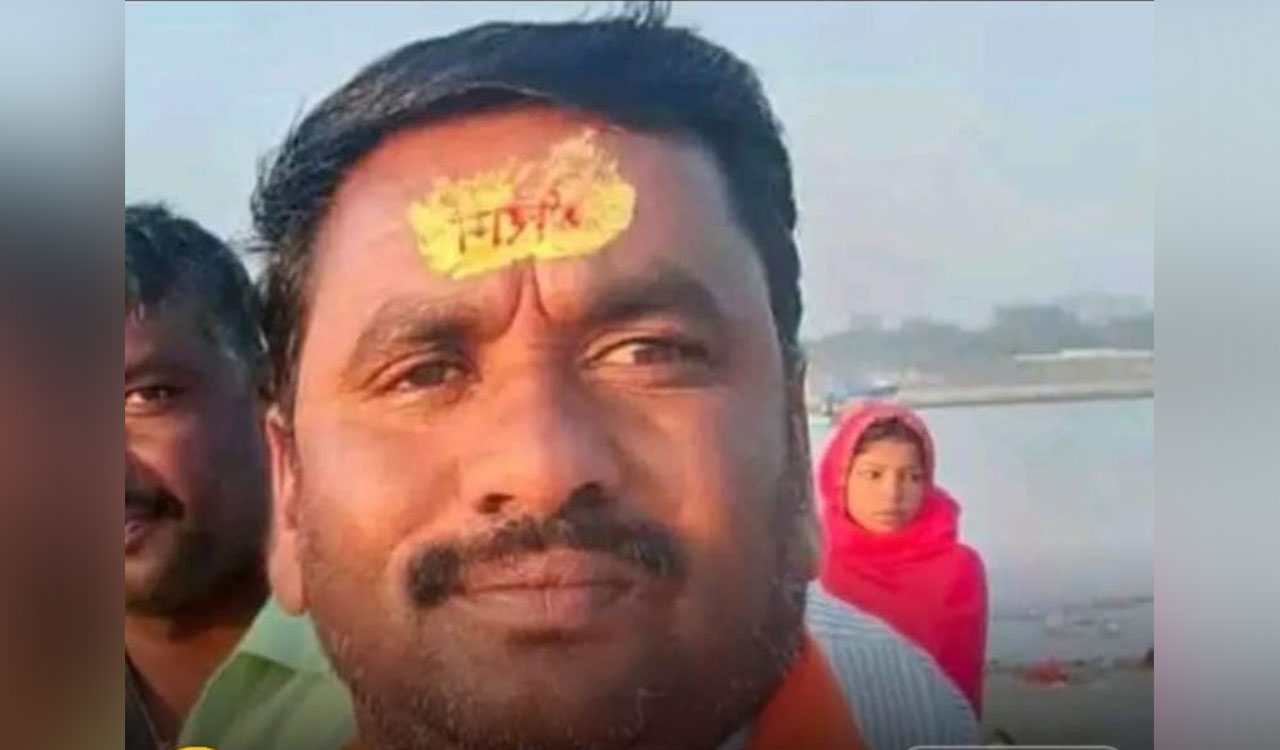 Sircilla man collapses, dies while standing in queue in Kashi temple