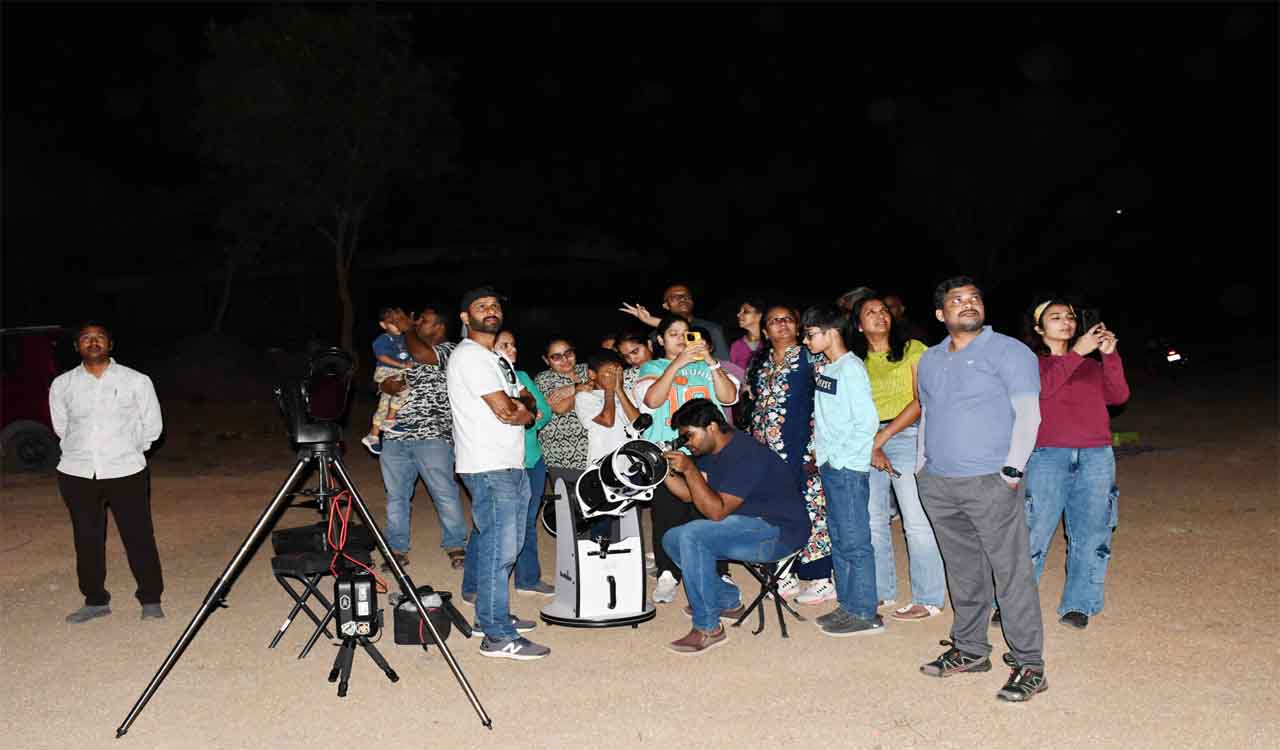 Astronomy enthusiasts attend stargazing camp on Hyderabad outskirts