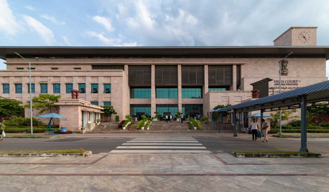 Andhra Pradesh High Court adjourns hearing on YSRCP leader Vidadala Andhra Pradesh High Court adjourns hearing on YSRCP leader Vidadala