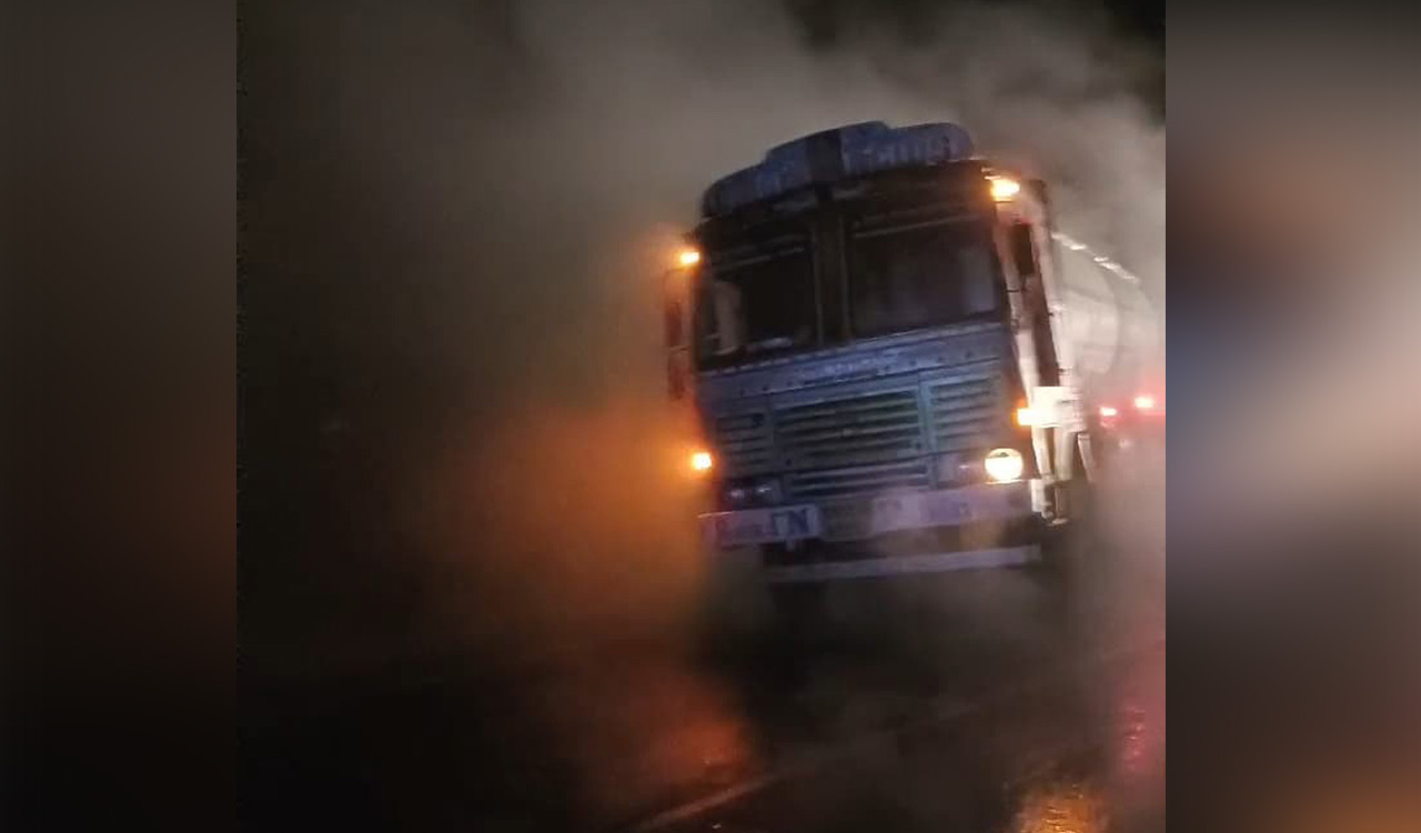 Khammam: Acid tanker leak causes traffic jam during mid-night at Tallada