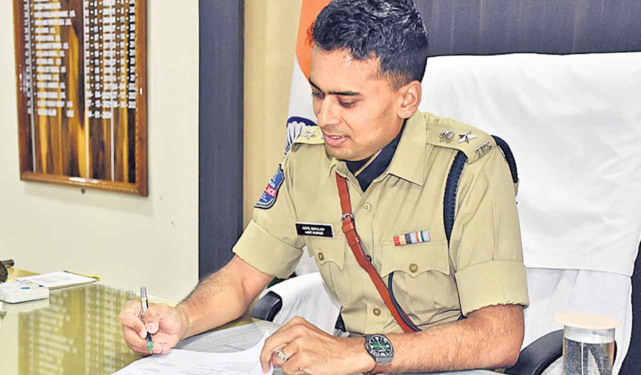 Akhil Mahajan assumes charges as Adilabad SP