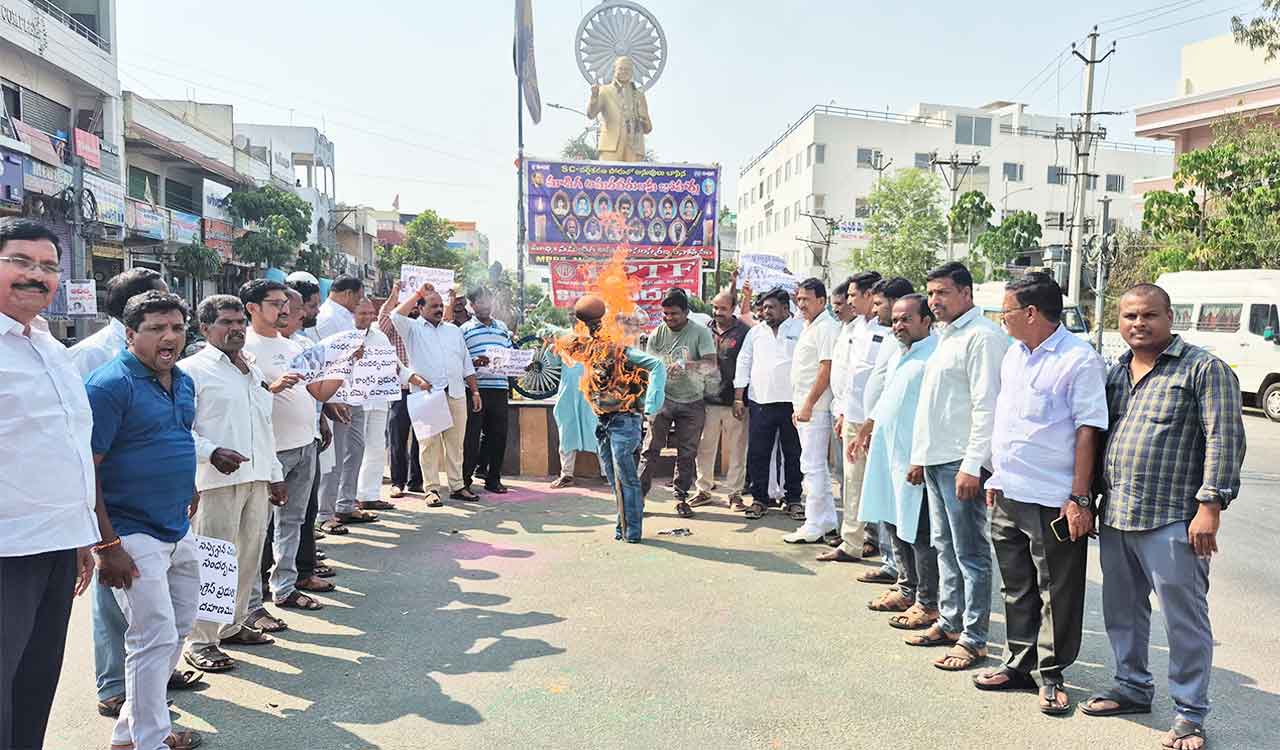 Telangana: BRS cadres in Gajwel burn effigy of State government protesting Jagadish suspension
