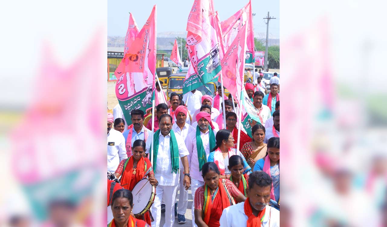BRS leaders begin Maha Padayatra ‘Godavari Gosa’ to highlight condition of Godavari River in Godavarikhani