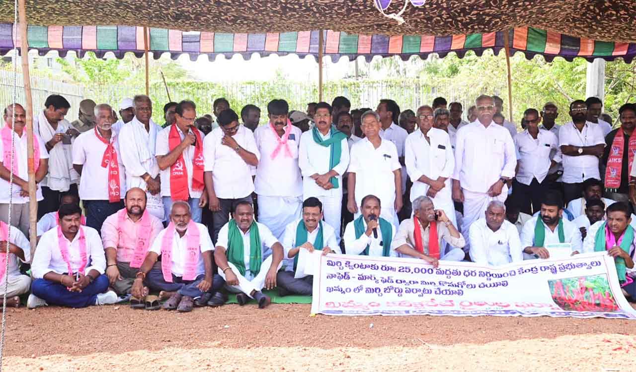 BRS, Left parties demand a support price of Rs 25,000 per quintal chilli in Telangana’s Khammam