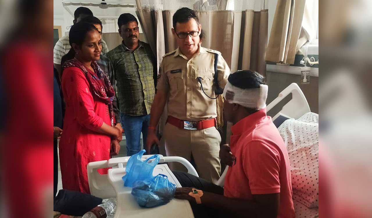 Telangana: CP Dutt visits injured constable in Khammam
