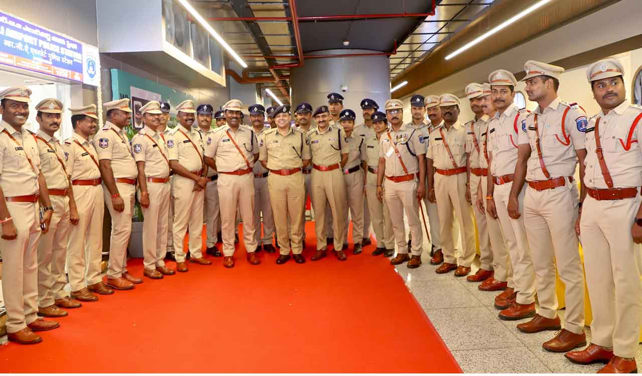 Cyberabad Commissioner Avinash Mohanty inaugurates police outpost at RGIA