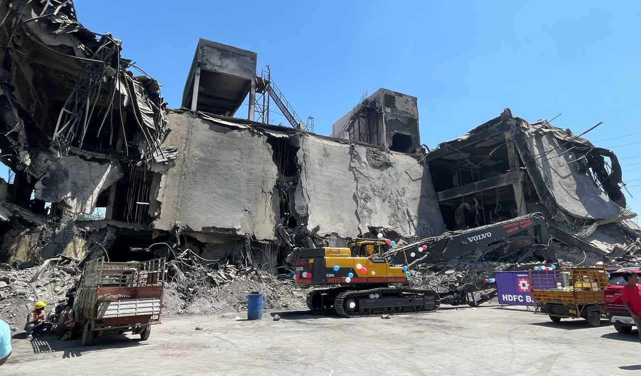 Hyderabad: Advanced high-reach machine deployed to demolish building damaged in fire in Jeedimetla