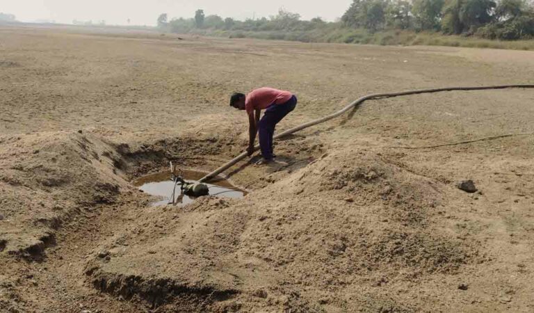 Telangana's water crisis forces farmers to turn to open wells