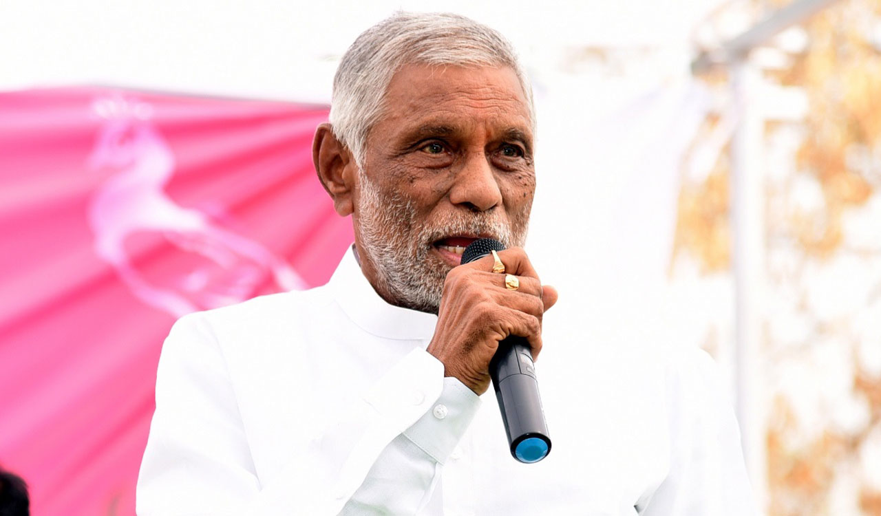 Former MLA Diwakar Rao accuses Congress MLA Premsagar Rao of corruption