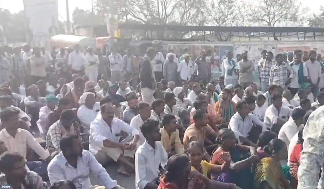 Telangana turmeric farmers take out rally in Metpally town for MSP