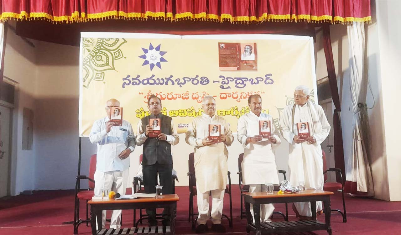 Shri Guruji Drishti–Darshanikata: Telugu adaptation of ‘Shri Guruji Samagra’ launched
