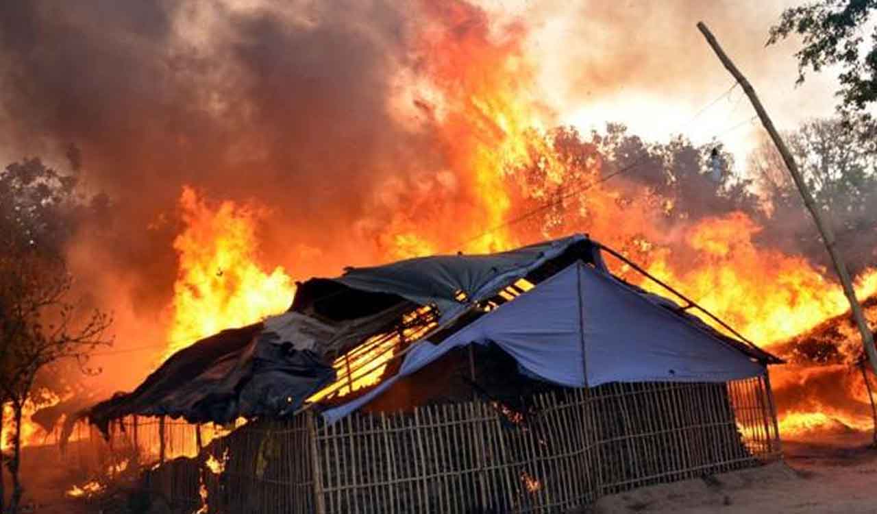 Hyderabad: Fire breaks out in two huts in Amberpet; none injured