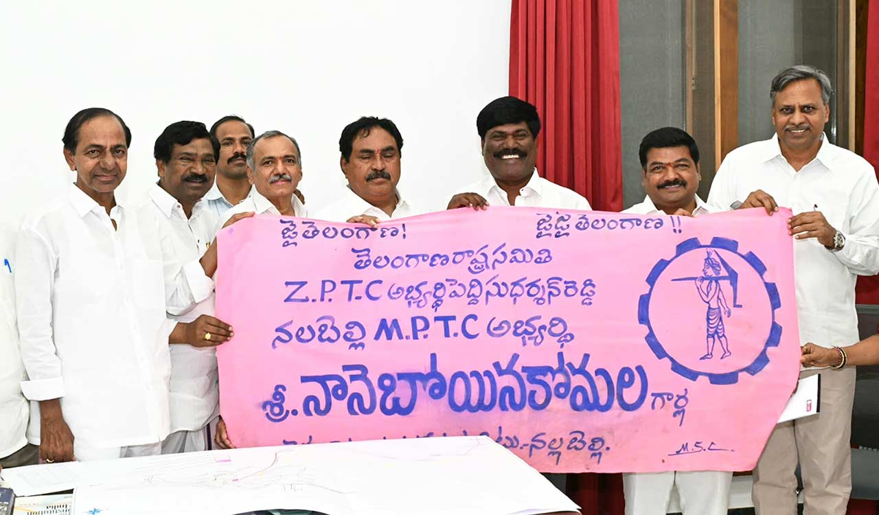 KCR unveils historic TRS banner ahead of party’s silver jubilee