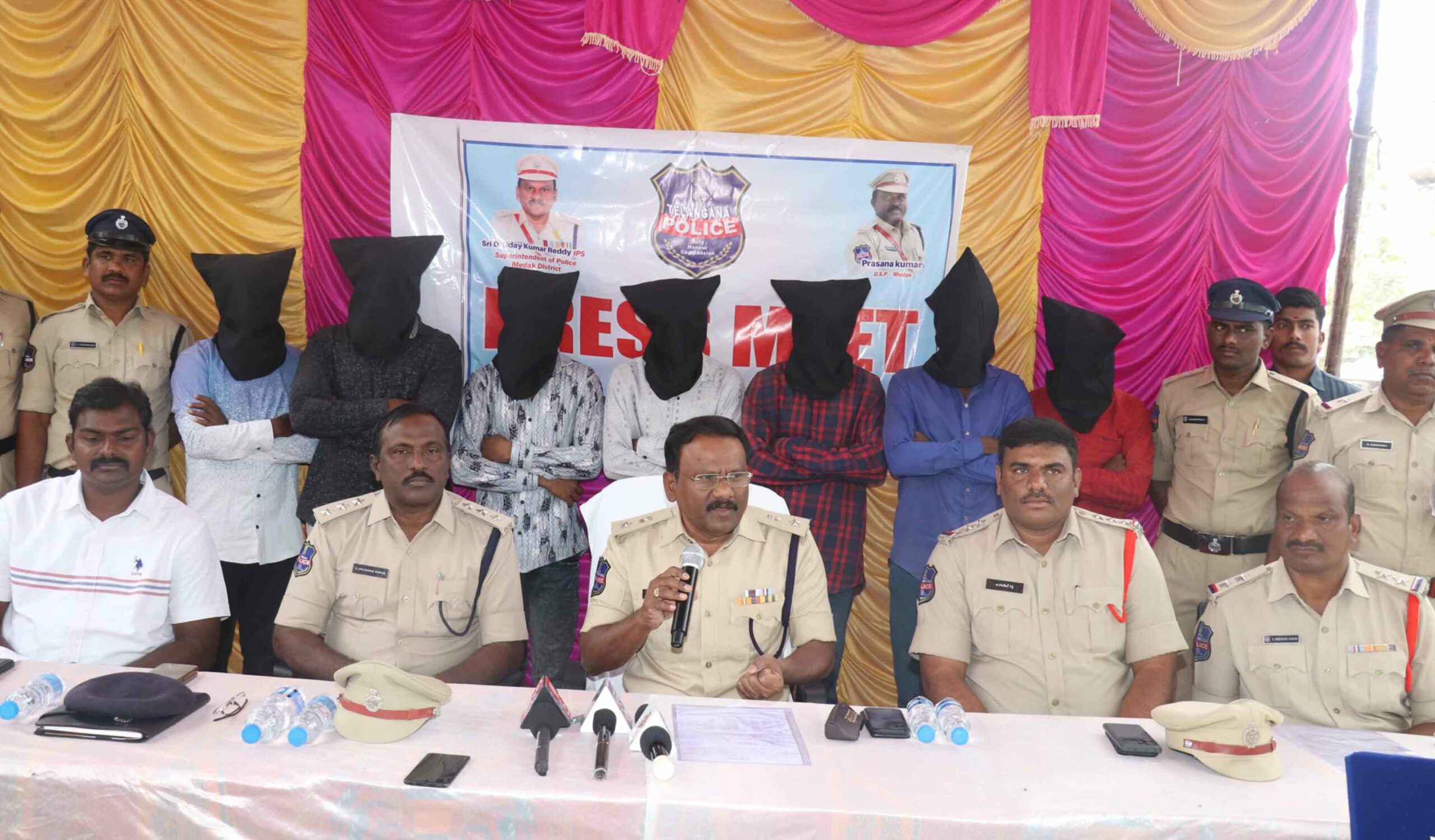 Seven-member gang stealing mangalsutras of devotees at Edupayala nabbed
