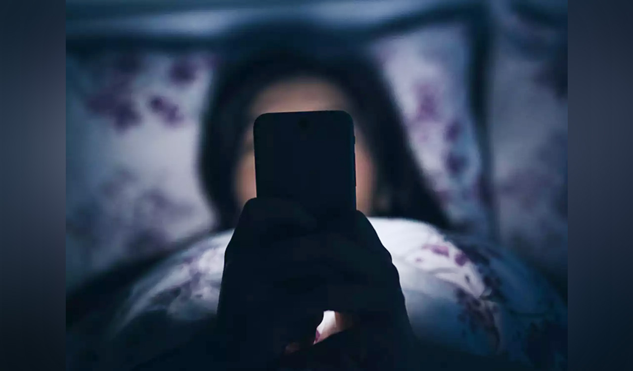 Using phone while in bed increases risk of insomnia by 59 per cent