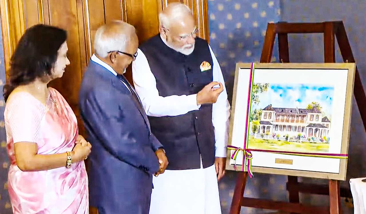 Prime Minister Modi gifts ‘Gangajal’ to Mauritius President