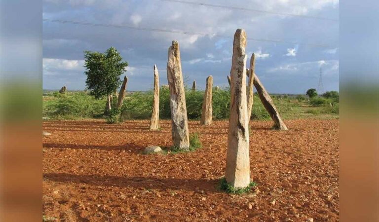 Mudumal Menhirs