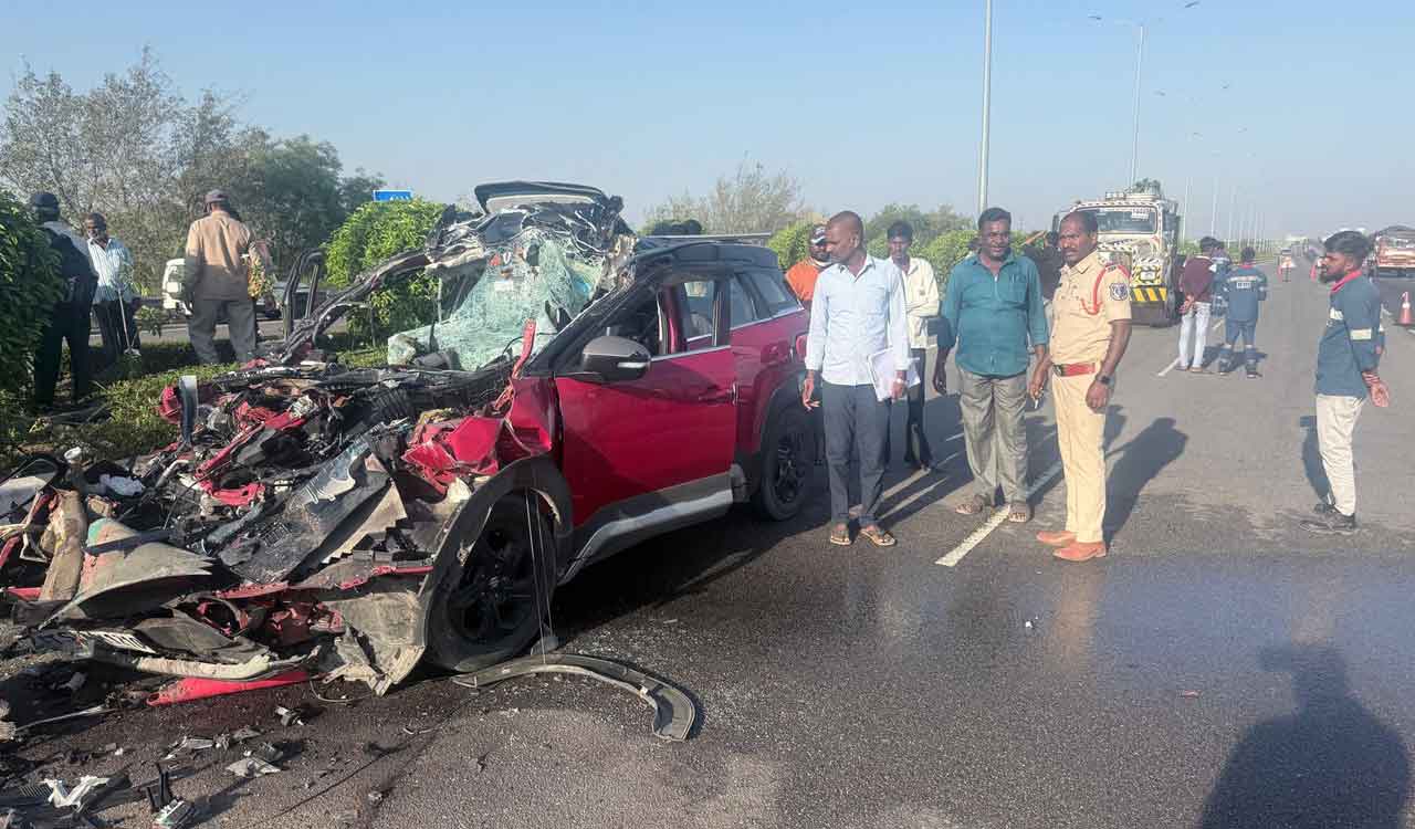 Hyderabad: Two killed, one injured in accident on ORR