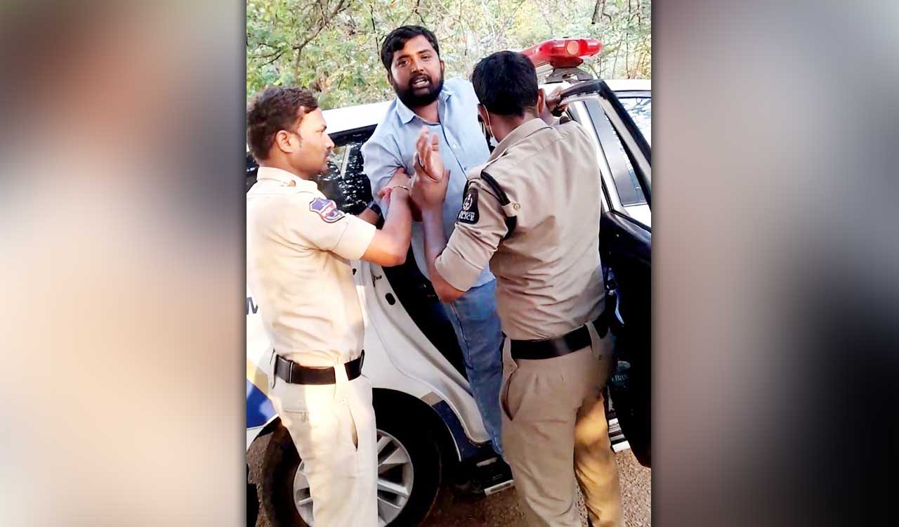 Hyderabad: Police crackdown on students in Osmania University continues