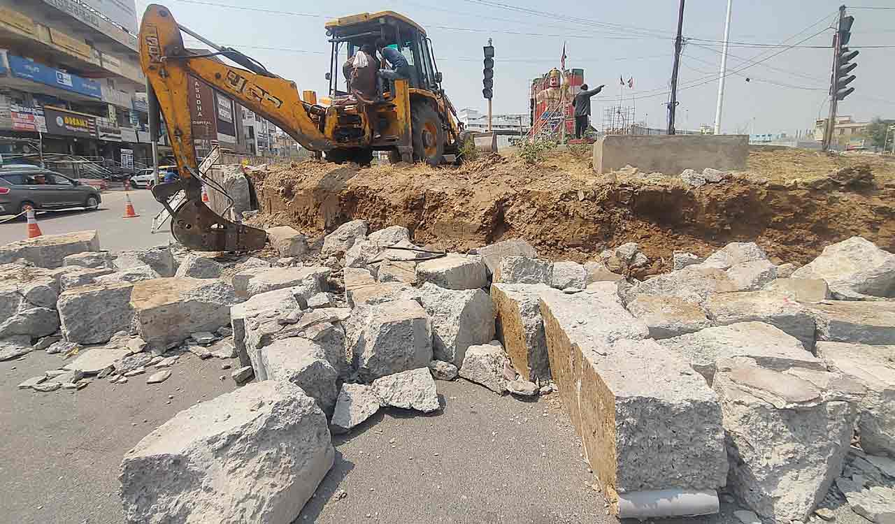 Telangana: Officials draw flak for reducing width of traffic island in Mancherial