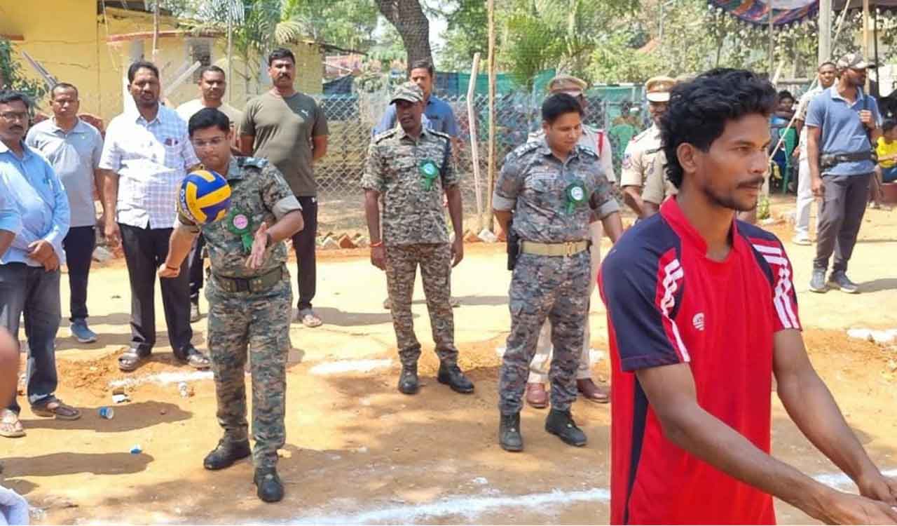 Kothagudem: Cherla police organises volleyball tournament for youth