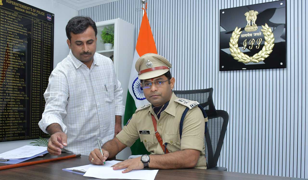Paritosh Pankaj assumes charge as SP Sangareddy