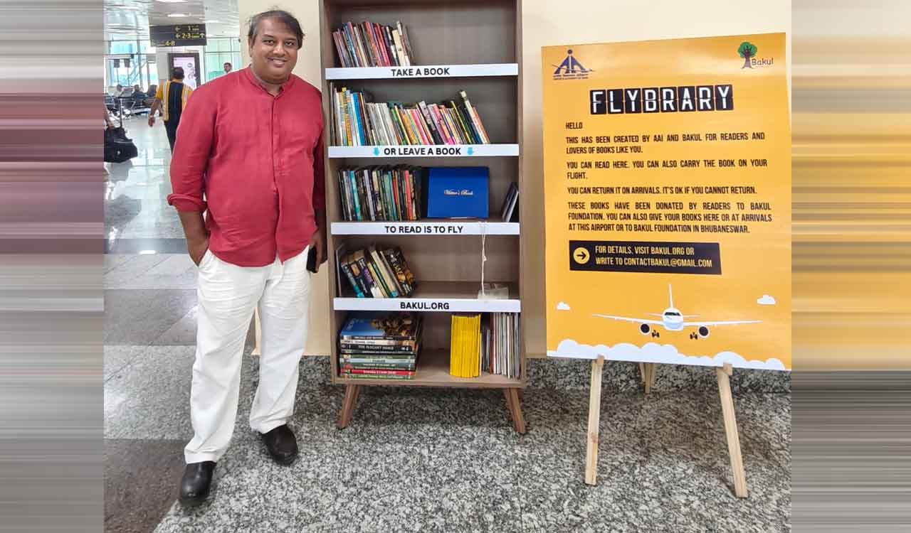 This UoH alumnus’ unique initiative, Flybrary, impresses Civil Aviation Minister