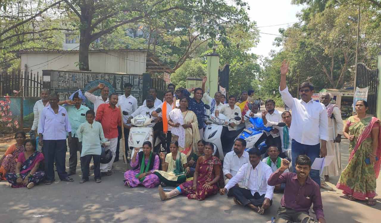 Telangana: Differently-abled persons demand priority in Indiramma housing in Sangareddy