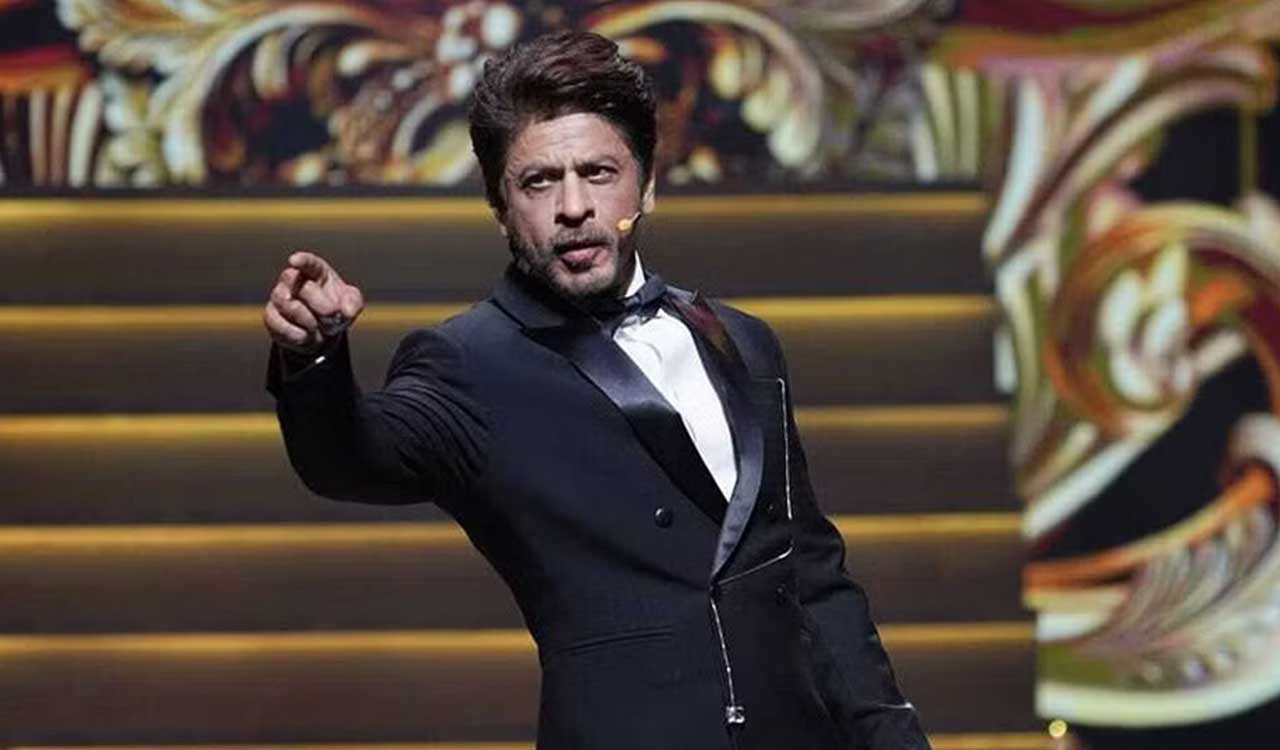 Shah Rukh Khan sets stage on fire at IIFA with spectacular performance