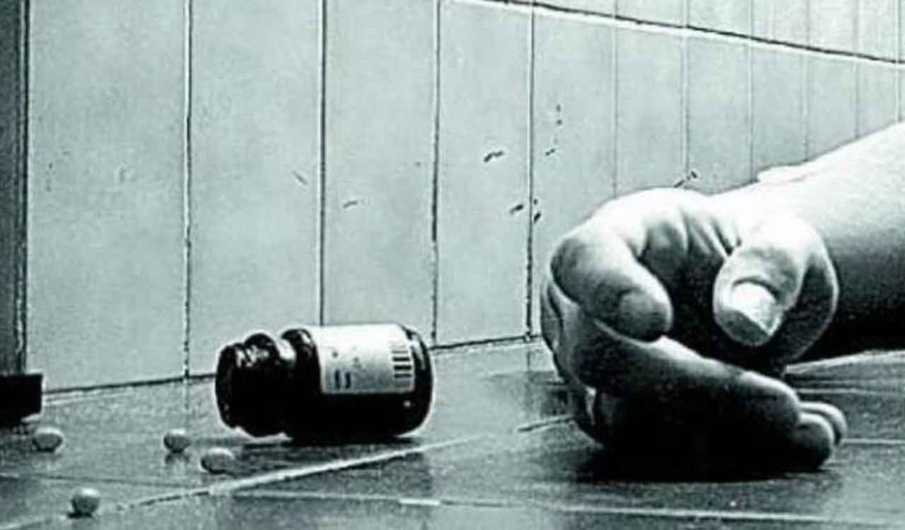 Telangana: Farmer attempts suicide in Nalgonda district defaulting on loan repayment