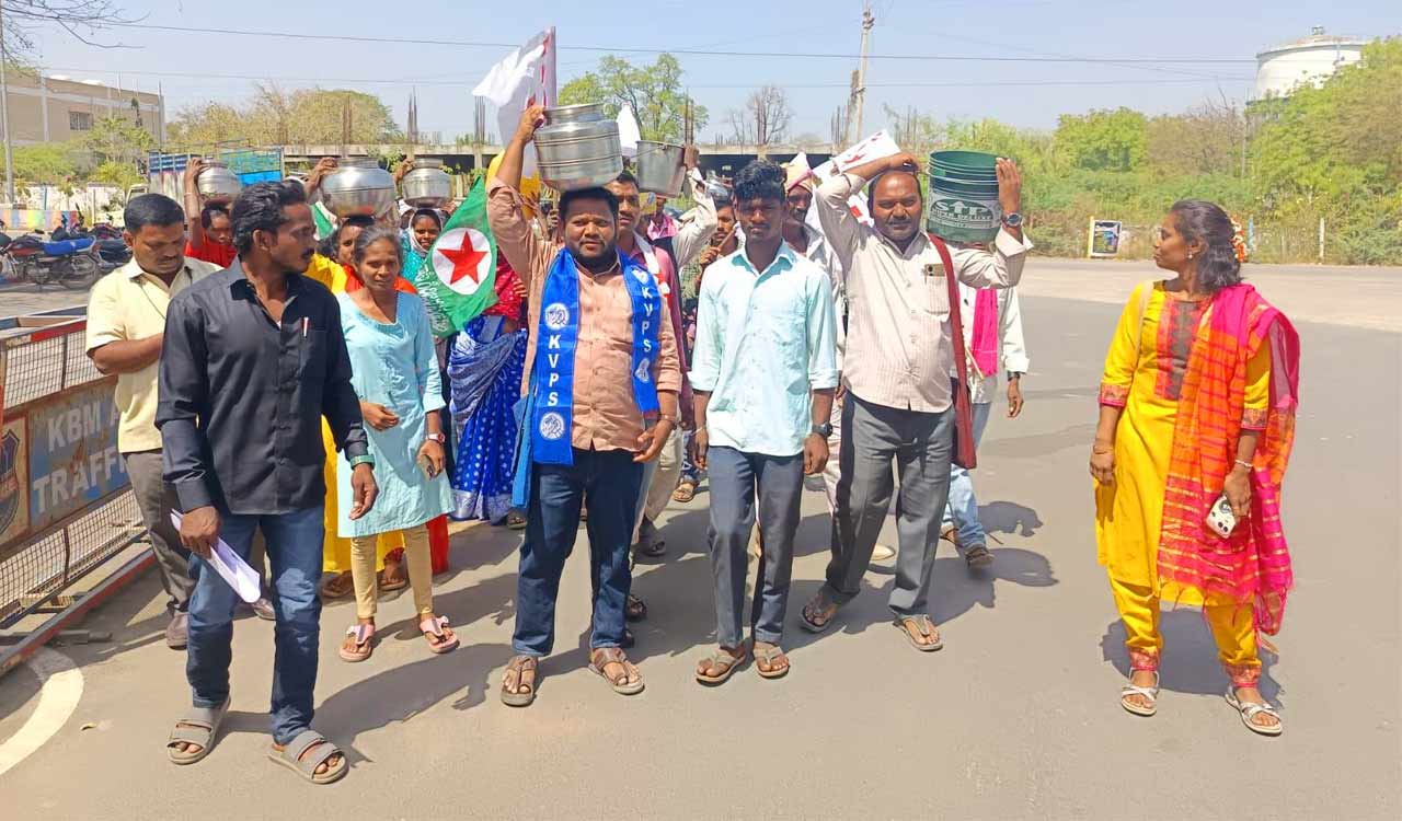 Tribals protest for drinking water with empty pots in Asifabad