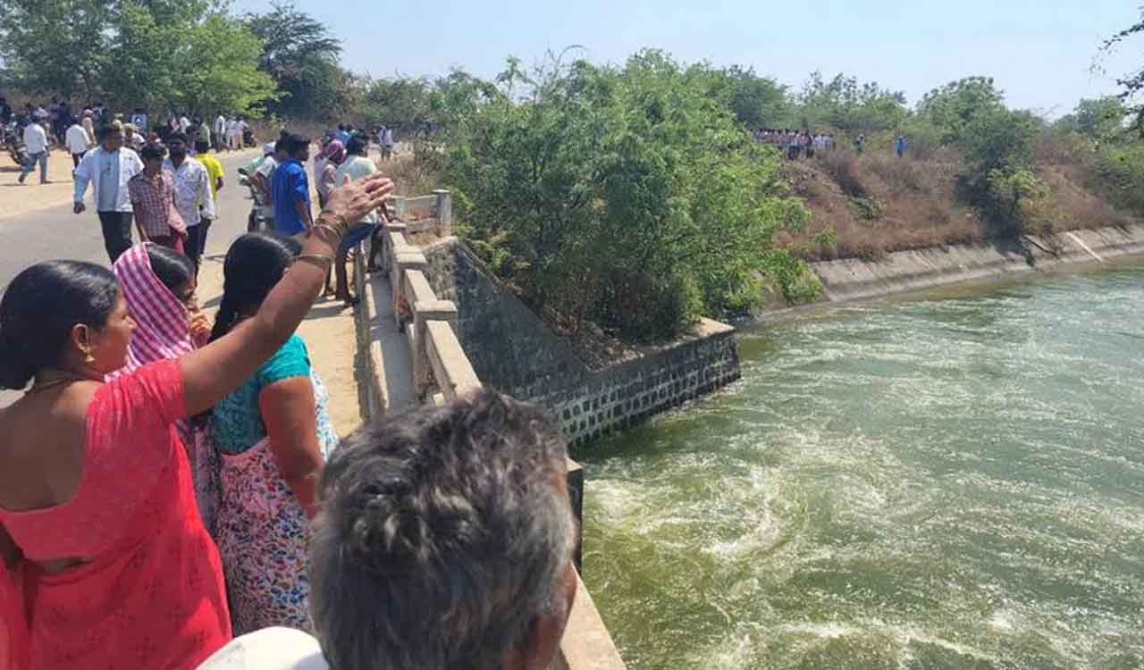 Telangana: Two-year-old drowns; father, sister go missing in SRSP canal in Warangal 