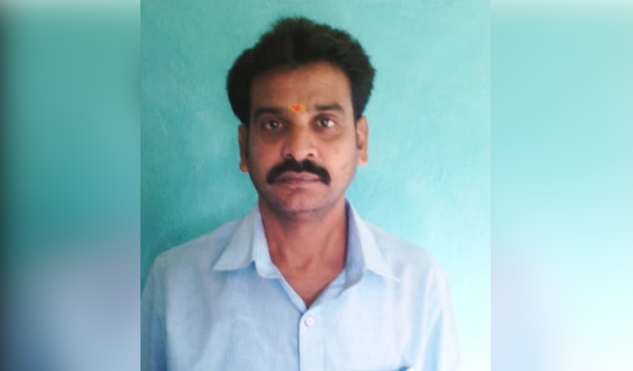 Telangana: Another Sircilla weaver burdened with debts ends life